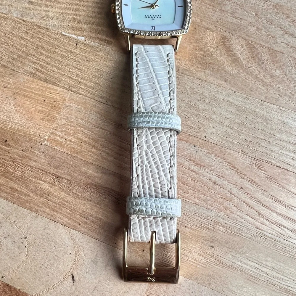Skagen Denmark ladies cream colored leather dress watch NEW BATTERY